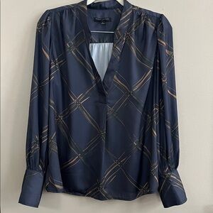 Banana Republic Crepe Volune navy long sleeve v neck pleated blouse size large